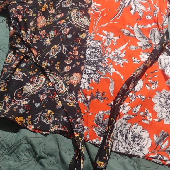 Blouse - Picture 2 of 3